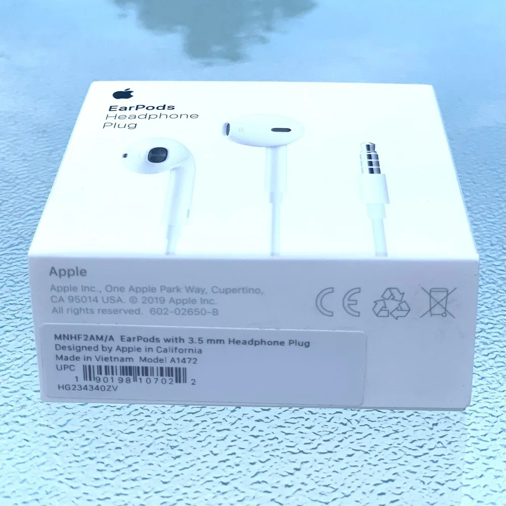 Apple EarPods Headphones with 3.5 mm Plug, Model A1472